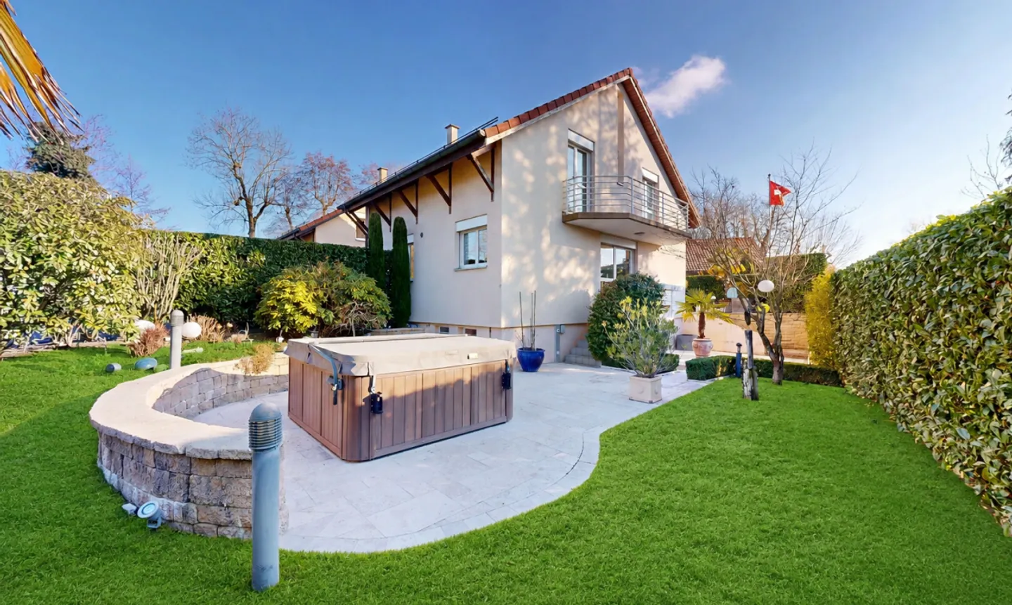 Villa familiale avec jardin et jacuzzi - Photo 1 sur 11