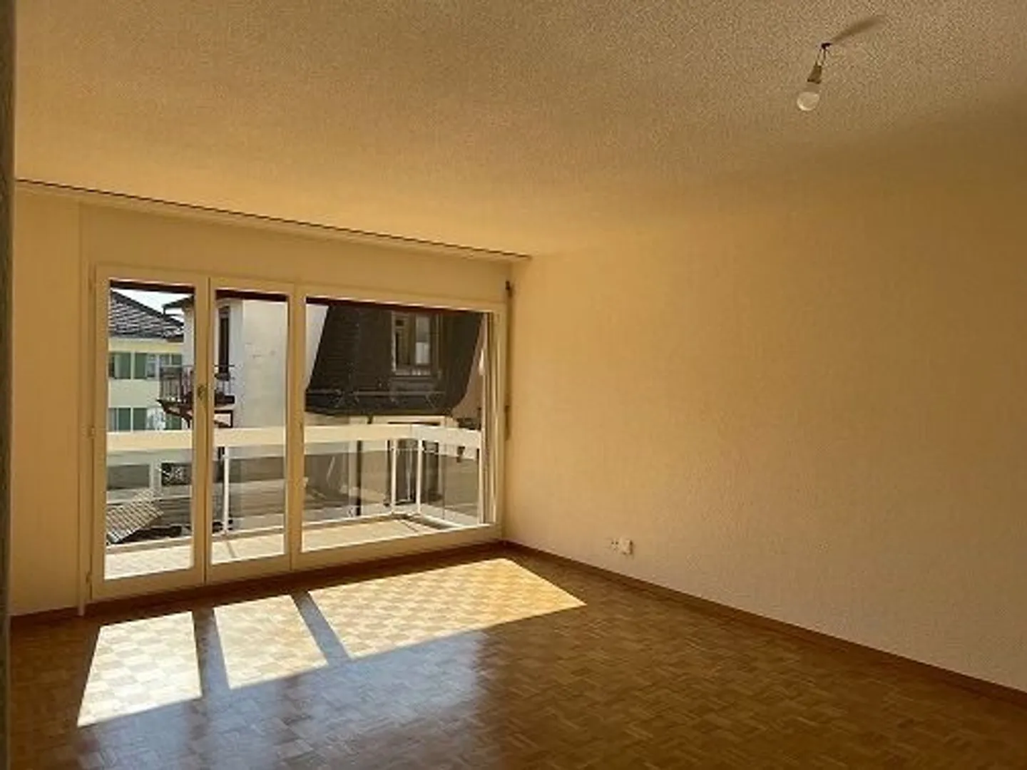 3.5-room apartment with balcony – Rental investment, Chernex - Photo 3 of 9