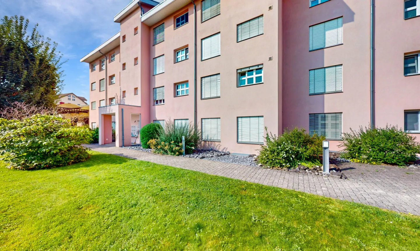 Spacious Maisonette Apartment with a View - Photo 2 of 11