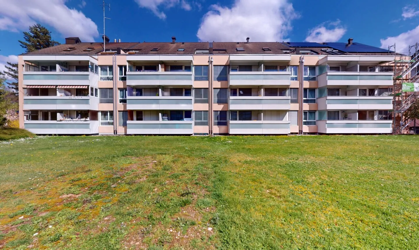 Appartamento attico elegante di 2,5 stanze con balcone a Riehen - Foto 2 di 13