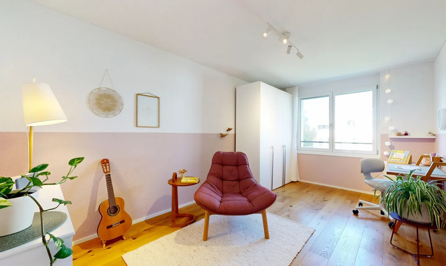 Spacious living with plenty of light and a wonderful view of greenery - Photo 9 of 11