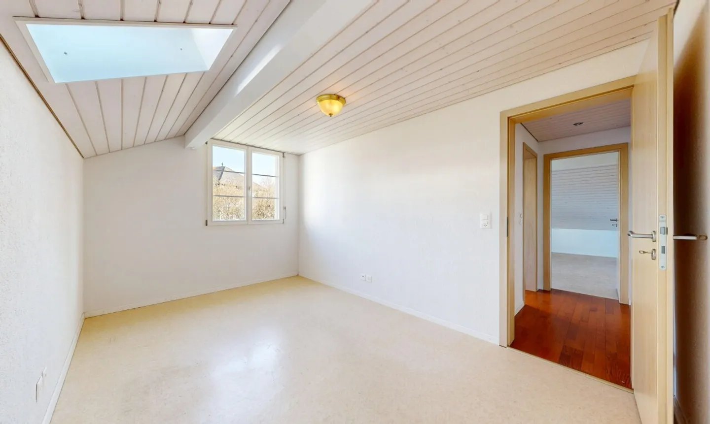 Grosszügiges Einfamilienhaus mit Garten im Zentrum - Photo 10 of 11