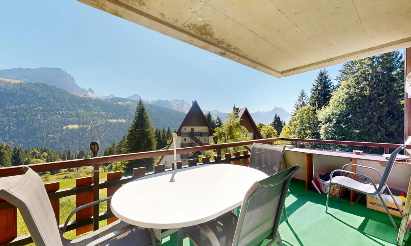 Charming Apartment with Mountain View - Photo 4 of 11