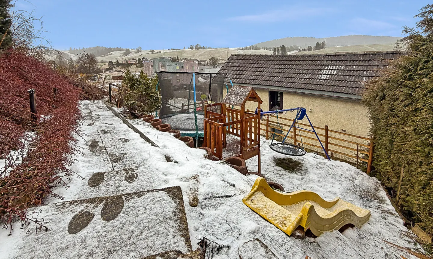 Renovated Family Home with Garden - Photo 2 of 11