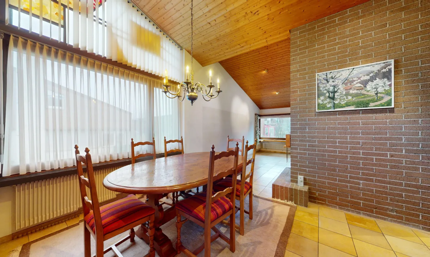 Casa unifamiliare con grande giardino in posizione tranquilla - Foto 9 di 13