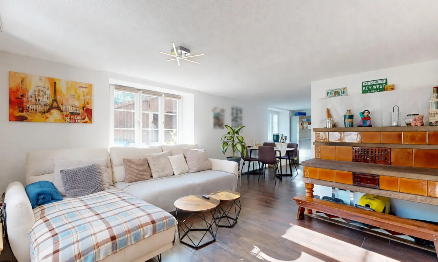 Charming 4.5-Room Ground Floor Apartment with Historic Tiled Stove - Photo 2 of 11