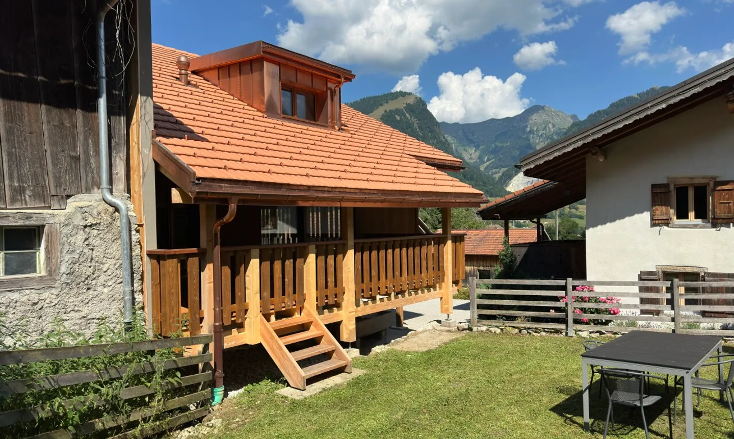 Affascinante granaio ristrutturato a Lessoc - Foto 1 di 13