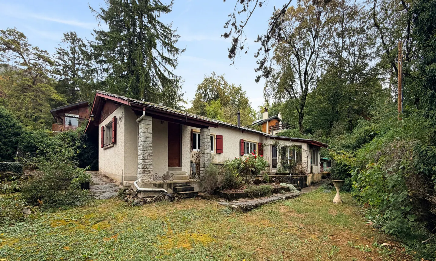 Chéserex: house to renovate in a calm and green setting - Photo 1 of 11