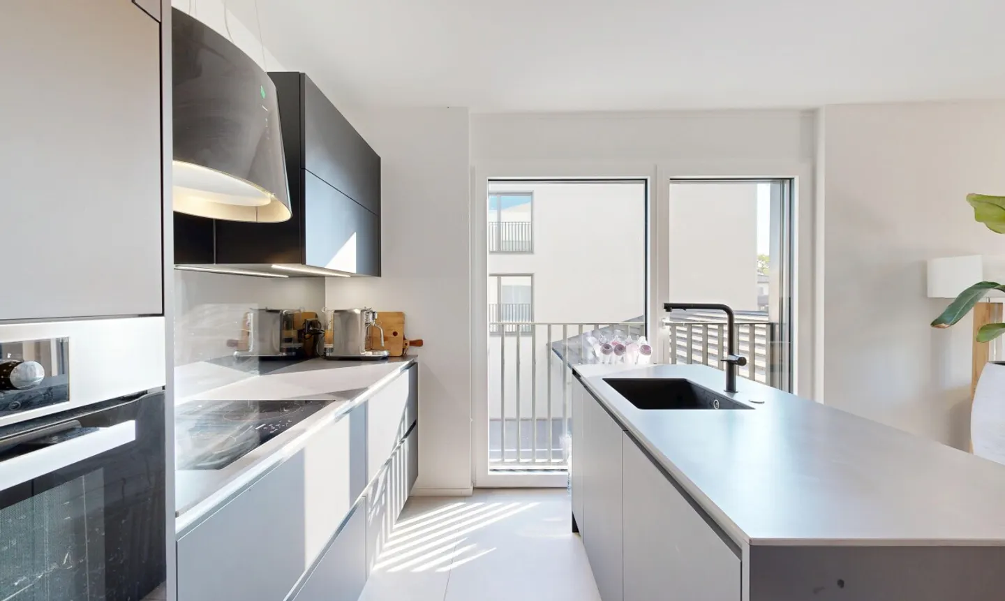 3.5-room apartment, master suite and large balcony - Perroy - Photo 10 of 11