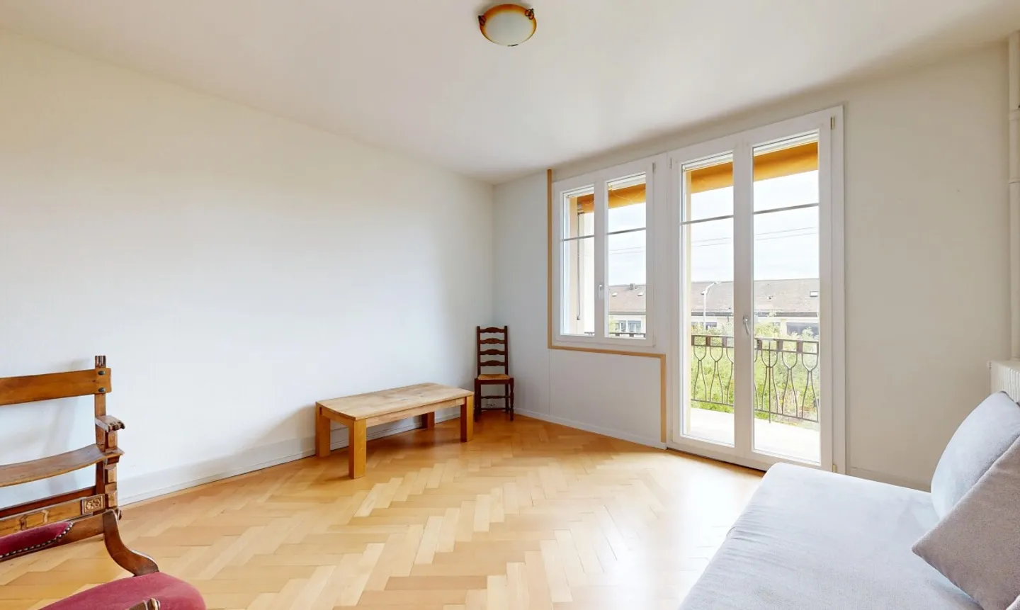 Spacious 2.5 rooms with large garage - Photo 7 of 11