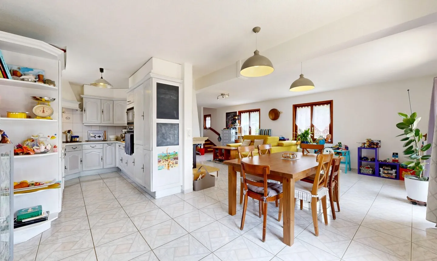 Bright family house with garden - Photo 5 of 13