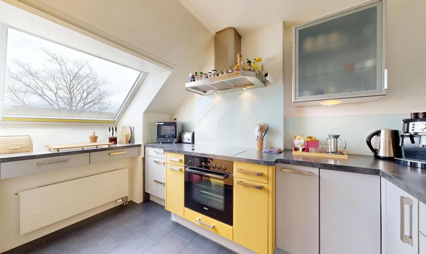 Ampio attico con terrazza e camino - Foto 8 di 11