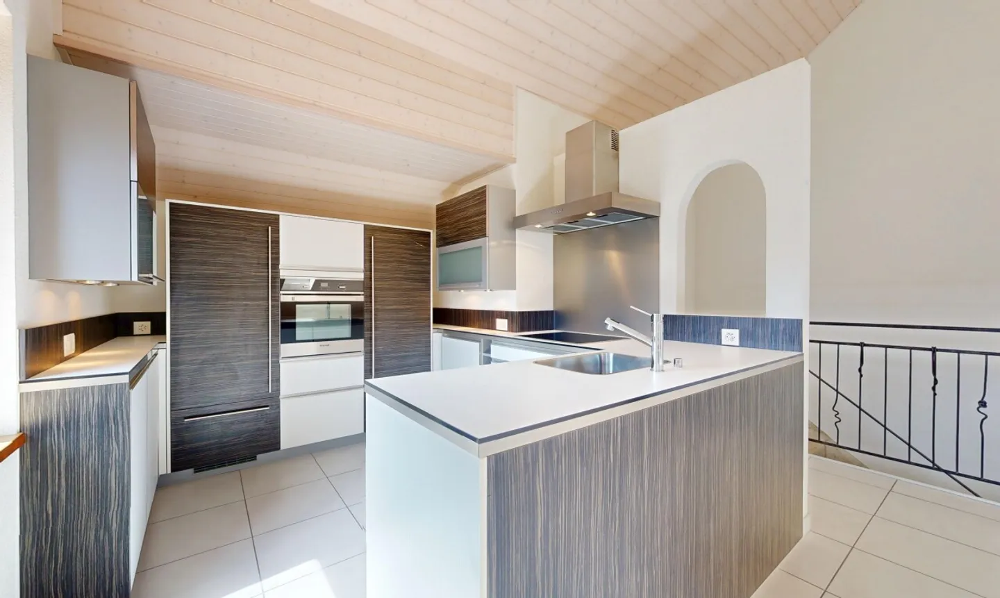 Rare à la vente : Maison familiale avec couvert à voitures ! - Photo 8 sur 13