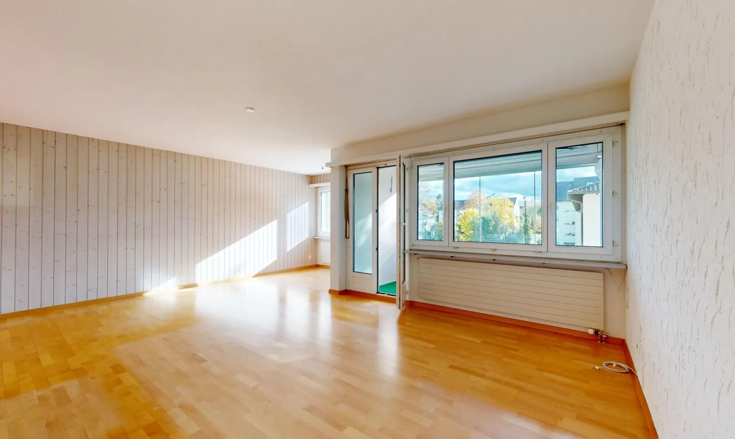 Bright 3.5-room apartment in Schwerzenbach ZH with comfort and charm - Photo 2 of 11