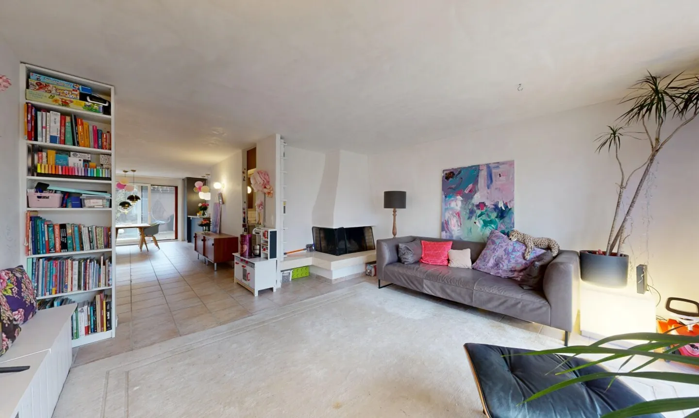 Terraced house in a family-friendly neighborhood with terrace and garden - Photo 3 of 11