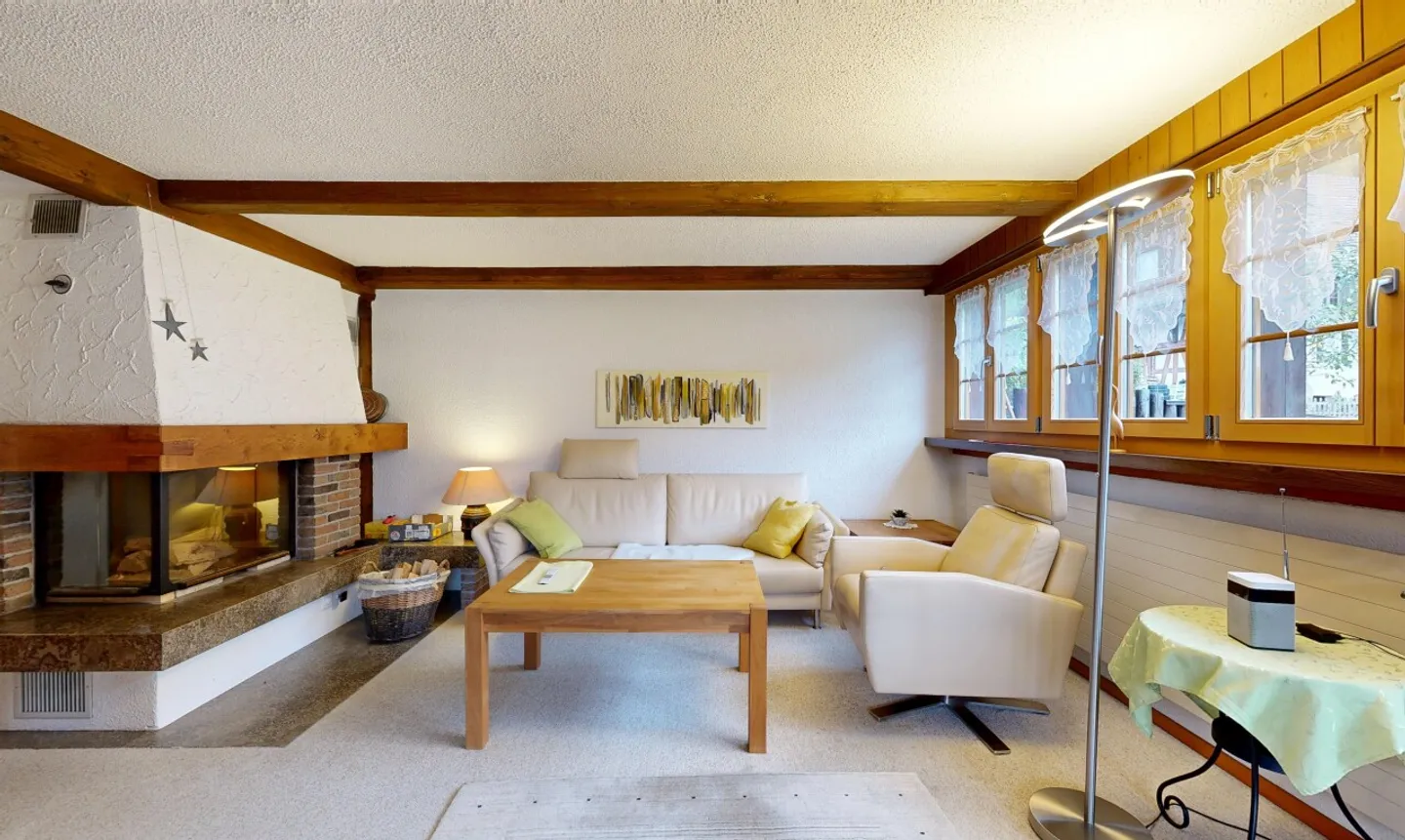 Attractive 4.5-room corner townhouse with separate shed - Photo 3 of 11