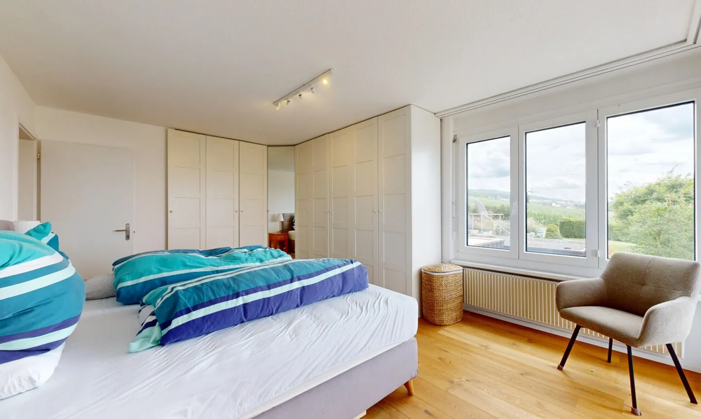 Appartement exclusif de 5,5 pièces en position élevée avec vue dégagée - Photo 5 sur 11