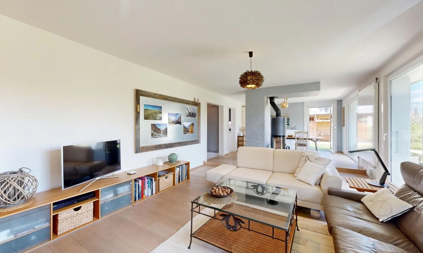 Serene Frame and Exceptional Brightness for this Family Home - Photo 2 of 11