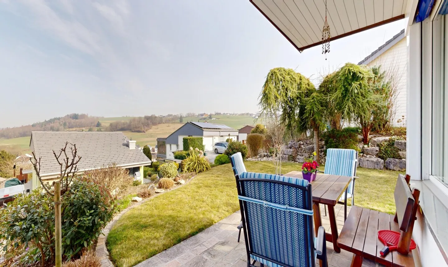 Casa unifamiliare indipendente in posizione collinare a Rudolfstetten - Foto 2 di 13