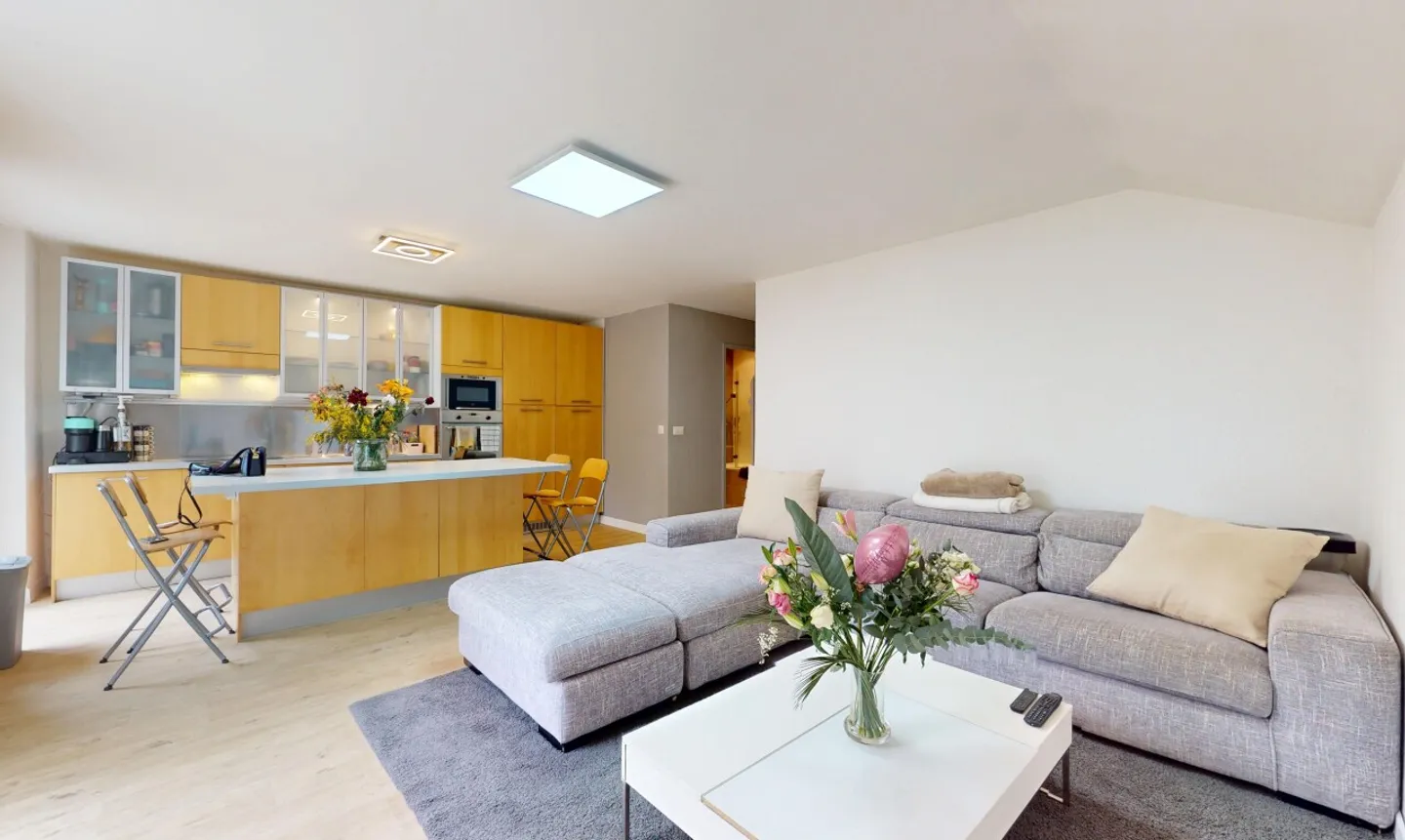 Top floor in Territet, with character and view of the lake and the Alps - Photo 4 of 13