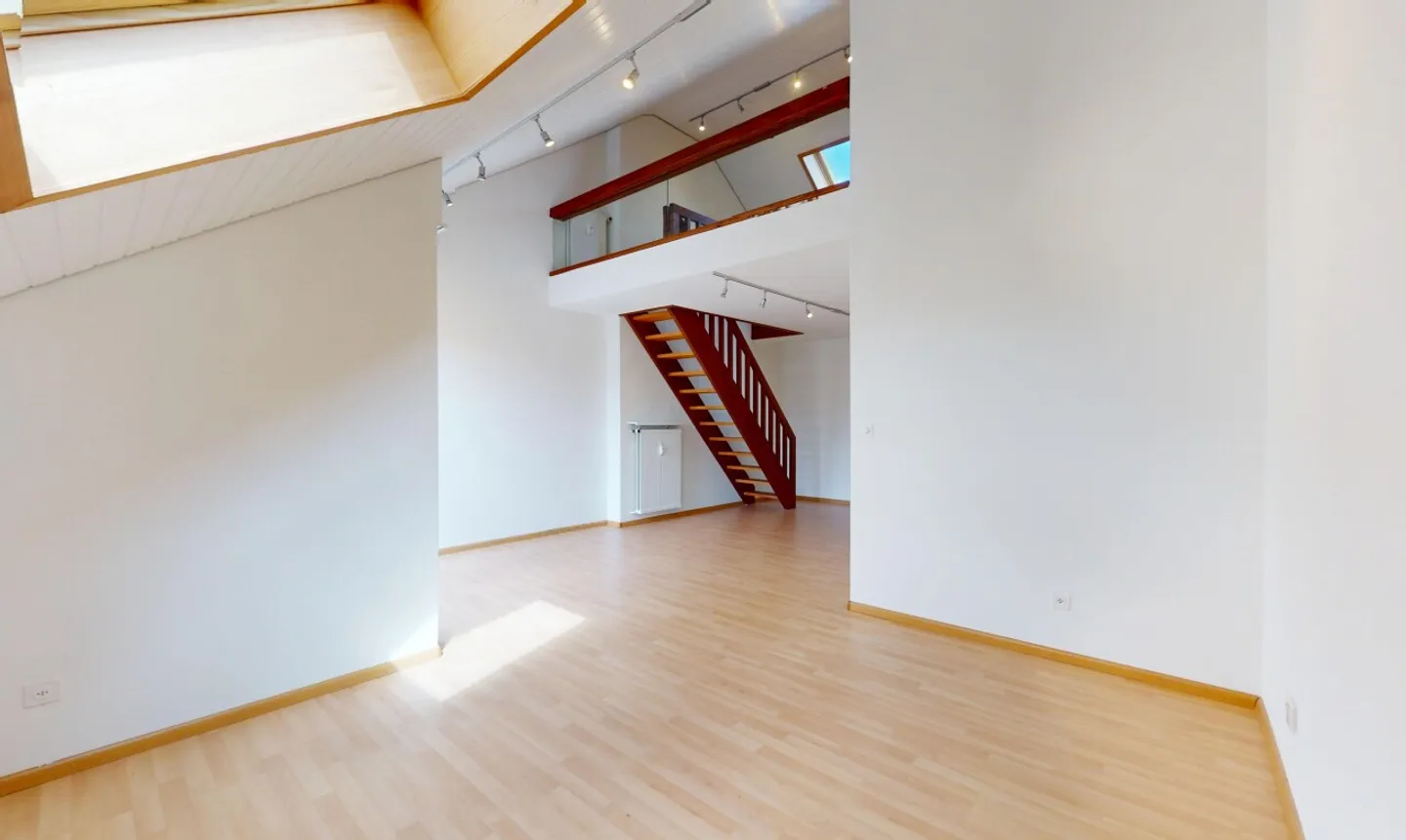 Appartamento attico elegante di 2,5 stanze con balcone a Riehen - Foto 1 di 13