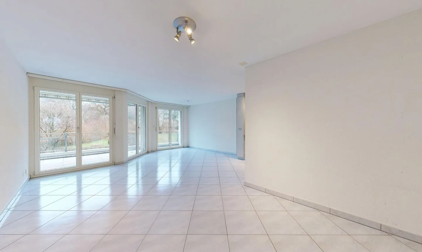 Luminoso appartamento di 3½ locali con balcone e vista sul Pilatus - Foto 5 di 13