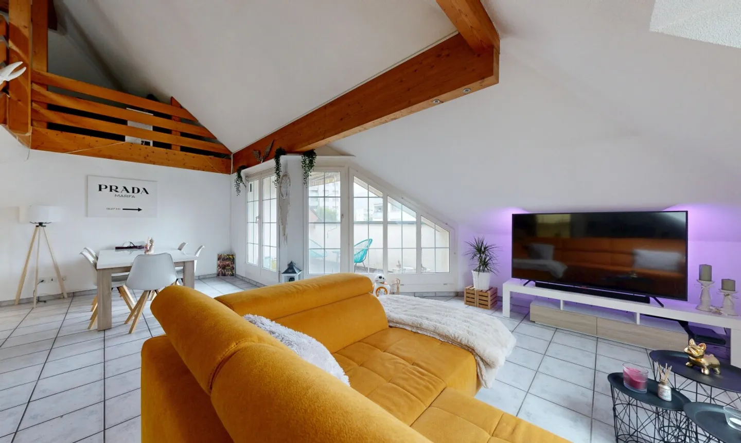 Charming 3.5-room apartment with open gallery and fireplace - Photo 3 of 11