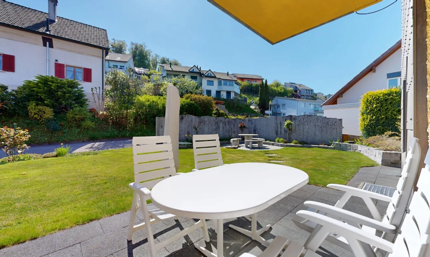 House with unique architecture and large garden paradise - Photo 3 of 11