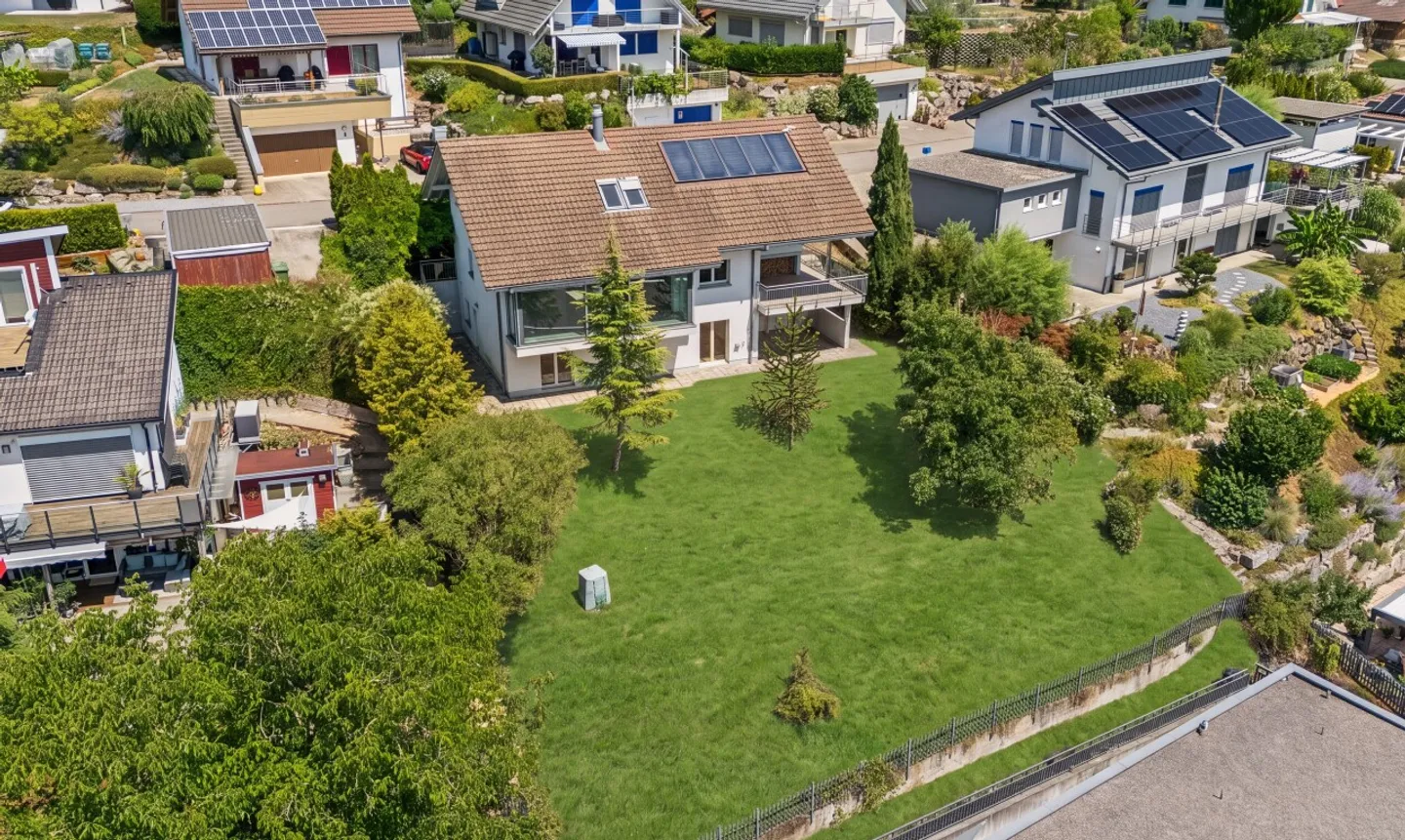 Spacious 6.5-room single-family house with garden and stunning views - Photo 1 of 11