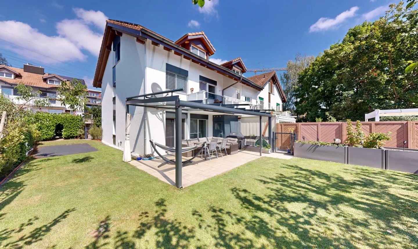 Maison de ville spacieuse et lumineuse à Adlikon près de Regensdorf - Photo 2 sur 13