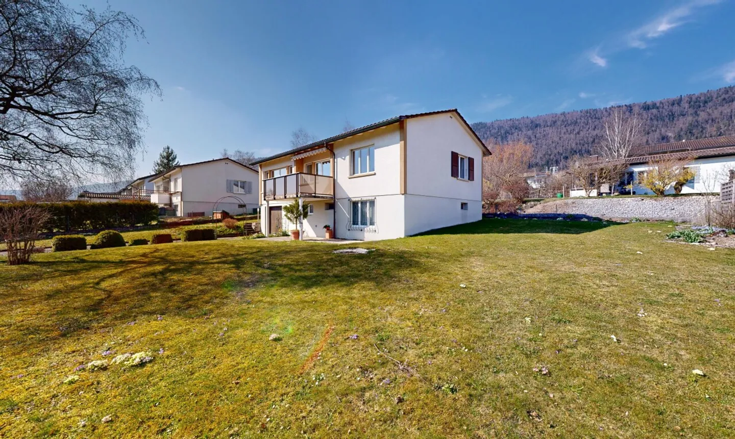 Charmantes Einfamilienhaus mit 5,5 Zimmern und viel Potenzial - Foto 1 von 11