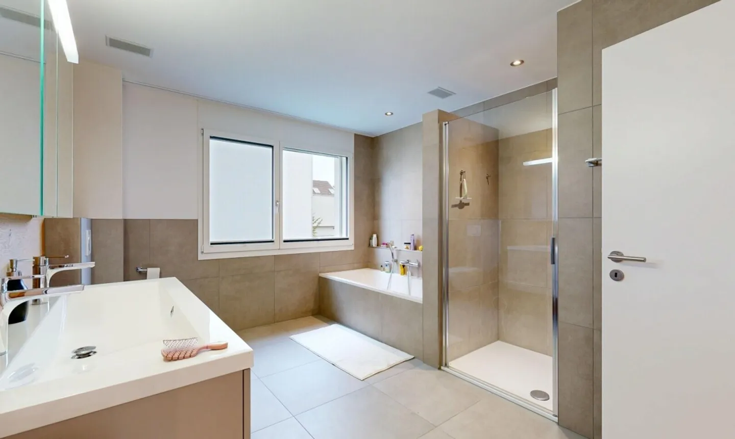 Moderne Wohnung mit grossem Balkon - Foto 5 von 11