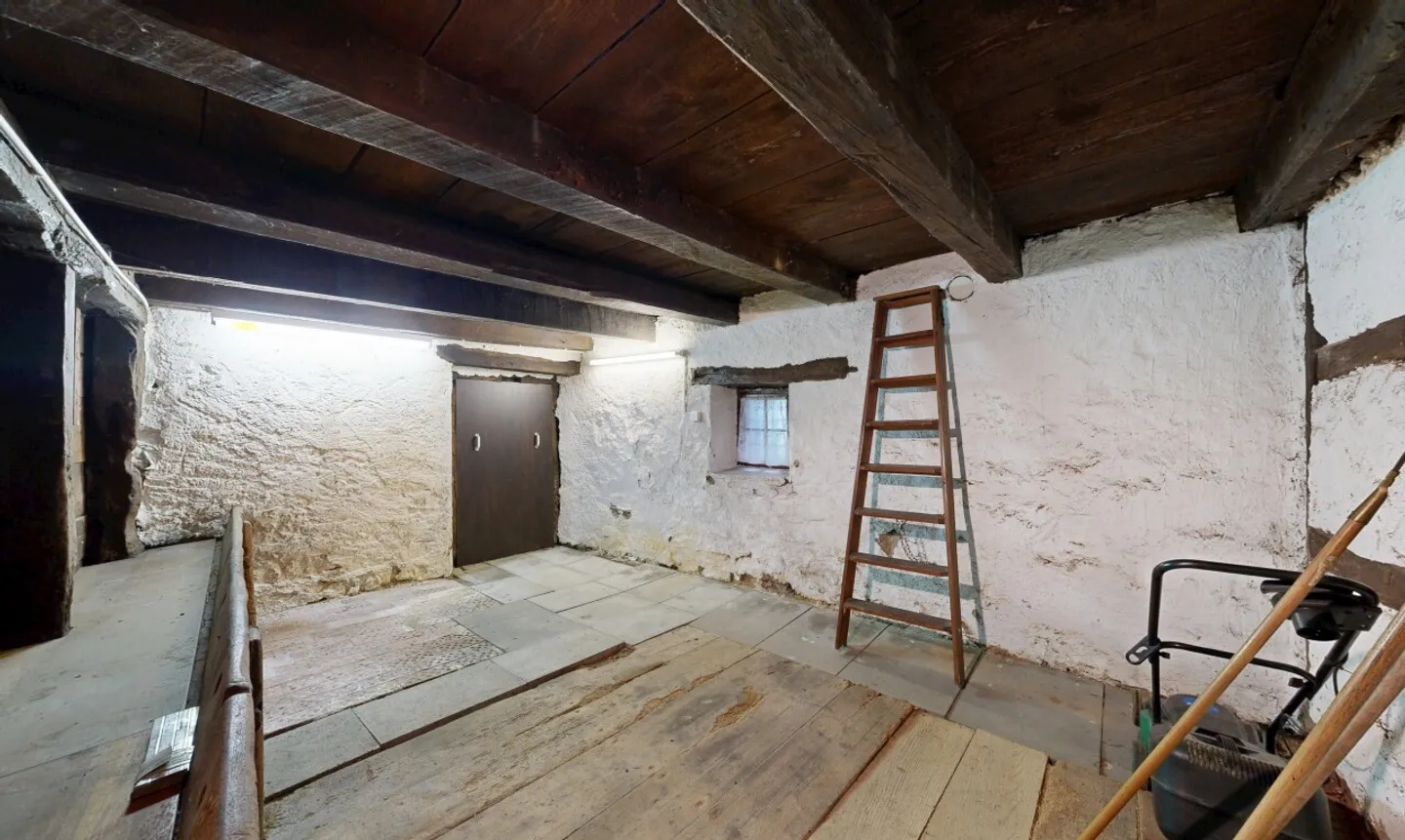 Edificio storico in posizione centrale per uso individuale - Foto 9 di 11