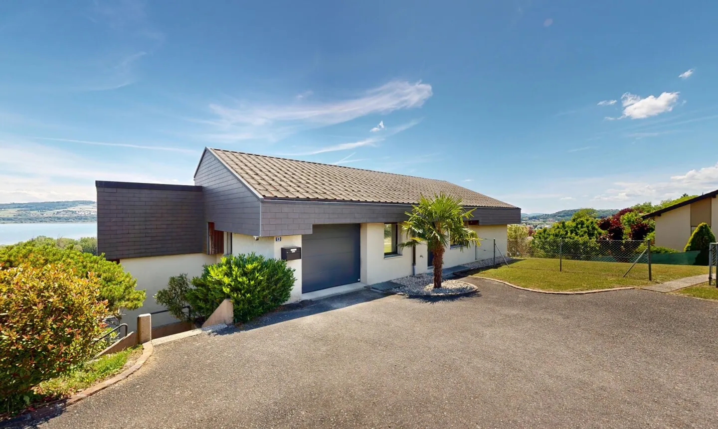 Magnifique villa individuelle avec vue panoramique sur le lac - Photo 3 of 13