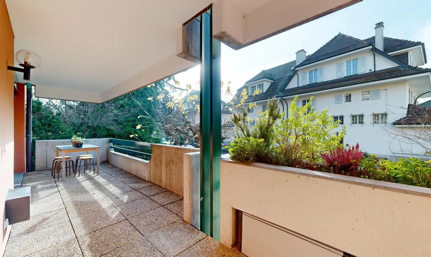 Large 3.5-room apartment in a quiet area, just steps from the center of Chailly - Photo 1 of 11