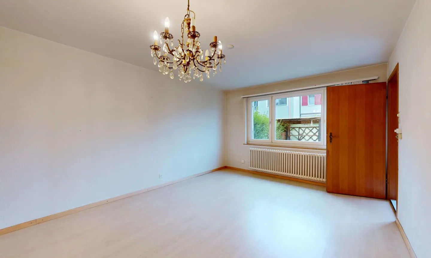 Casa angolare di 4,5 stanze con potenziale di sviluppo in posizione privilegiata - Foto 2 di 10