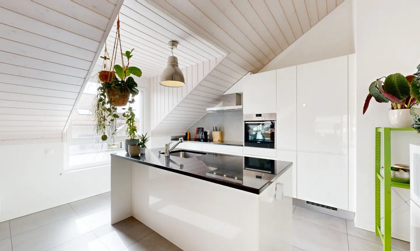 Appartement spacieux au dernier étage - Photo 3 sur 11