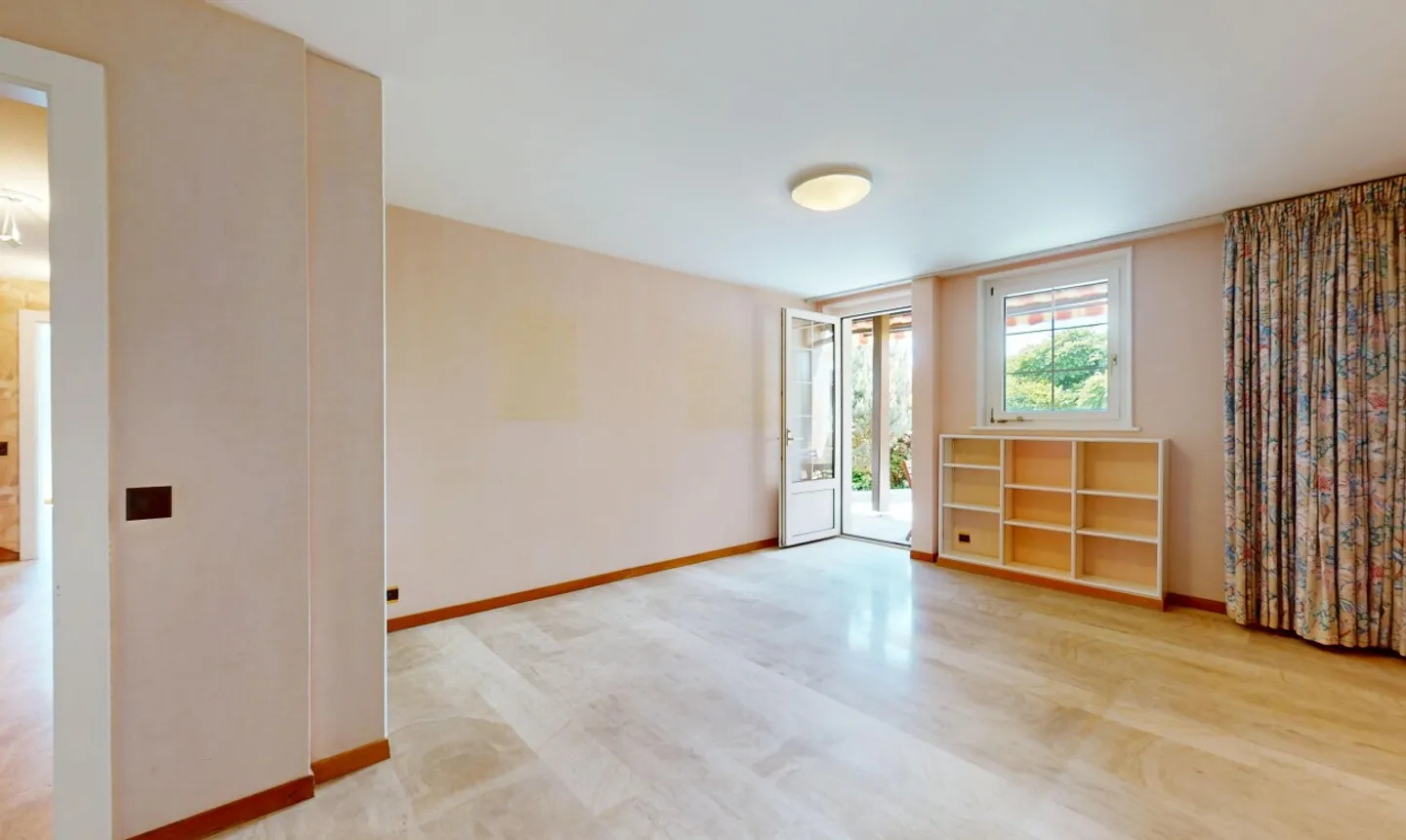 Fascino e spazio: casa con vista libera sul lago e sulle montagne - Foto 12 di 13
