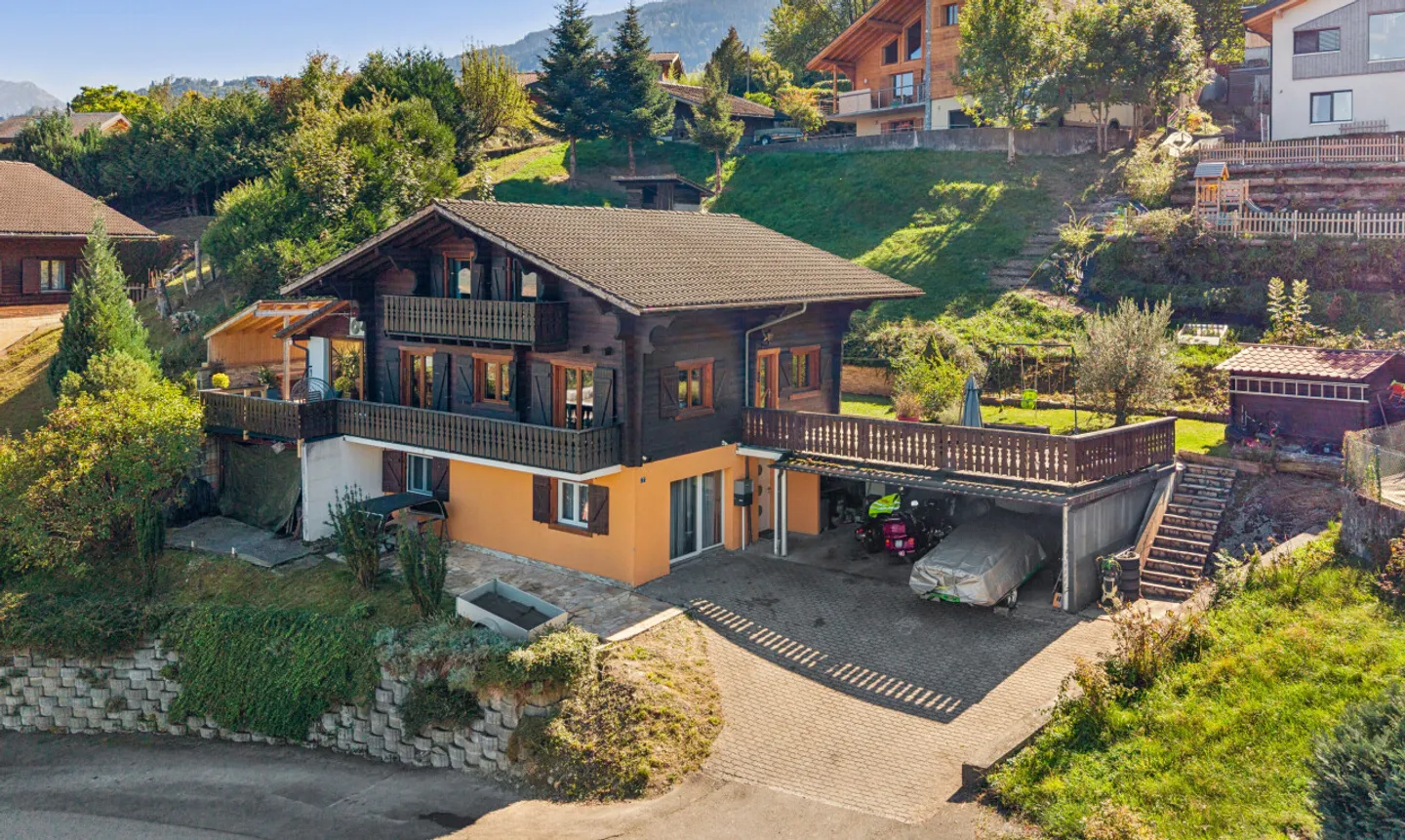 Chalet 8.5 + Studio und unverbauter Blick in einer gut gelegenen ruhigen Gegend - Foto 1 von 11
