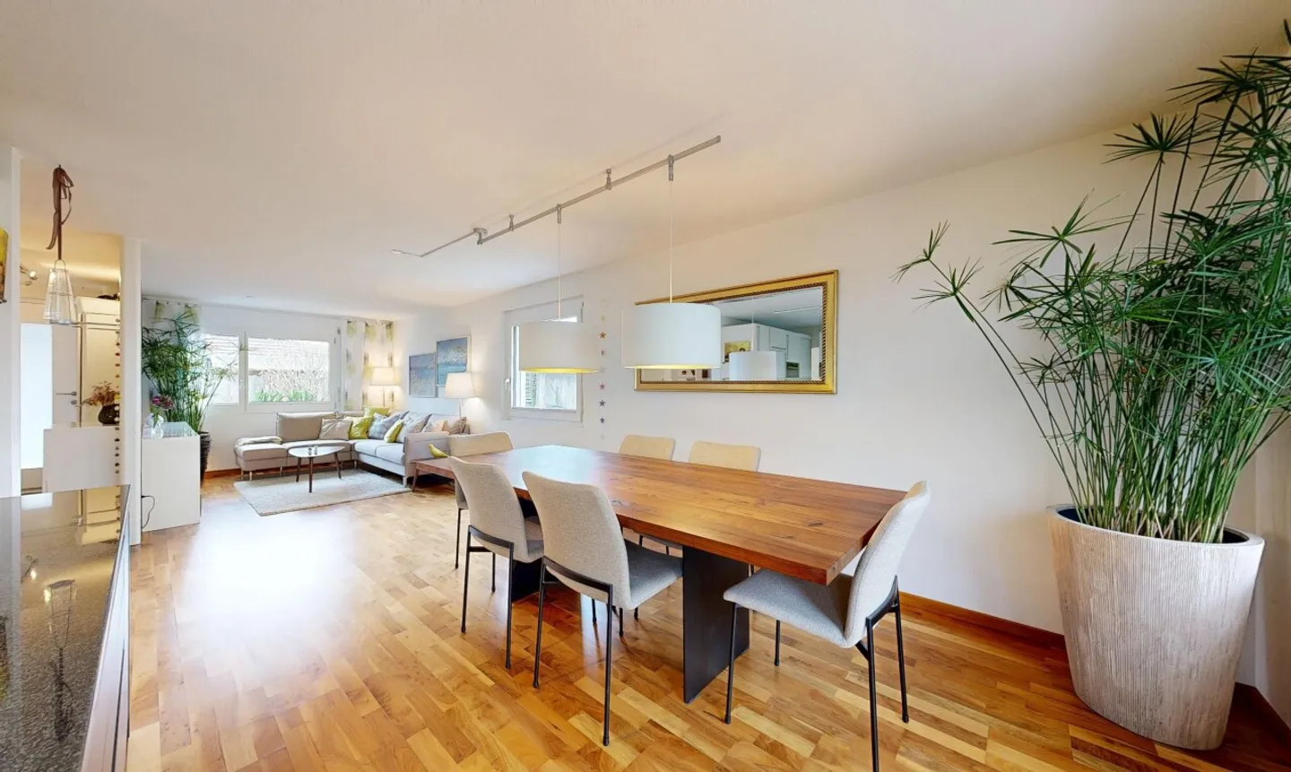 Family Home with Garden & Space - Photo 4 of 11