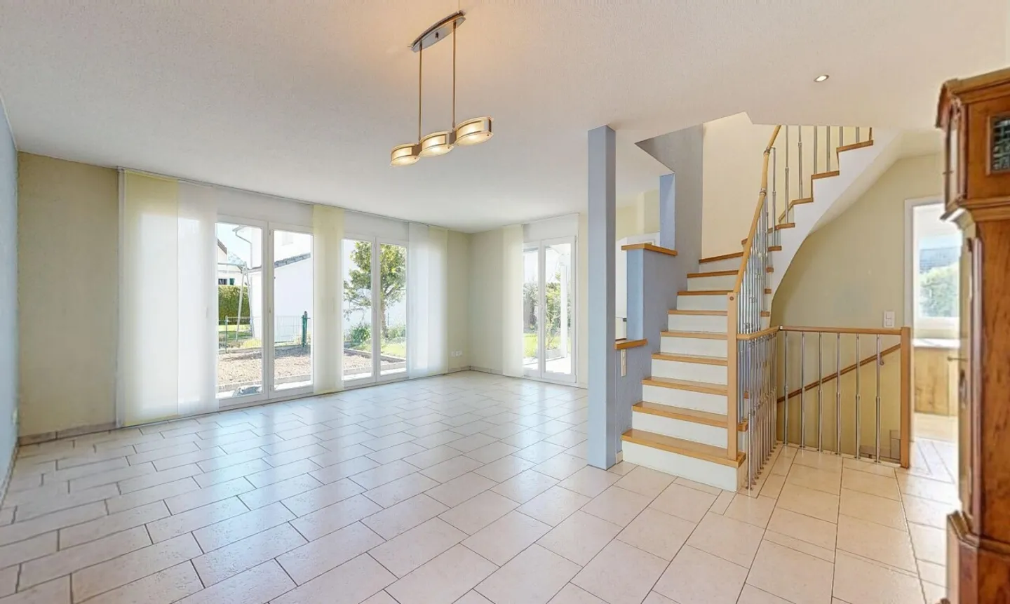Sunny Family Happiness: 6.5-Room Single-Family House in a Nature-Friendly Location - Photo 3 of 13