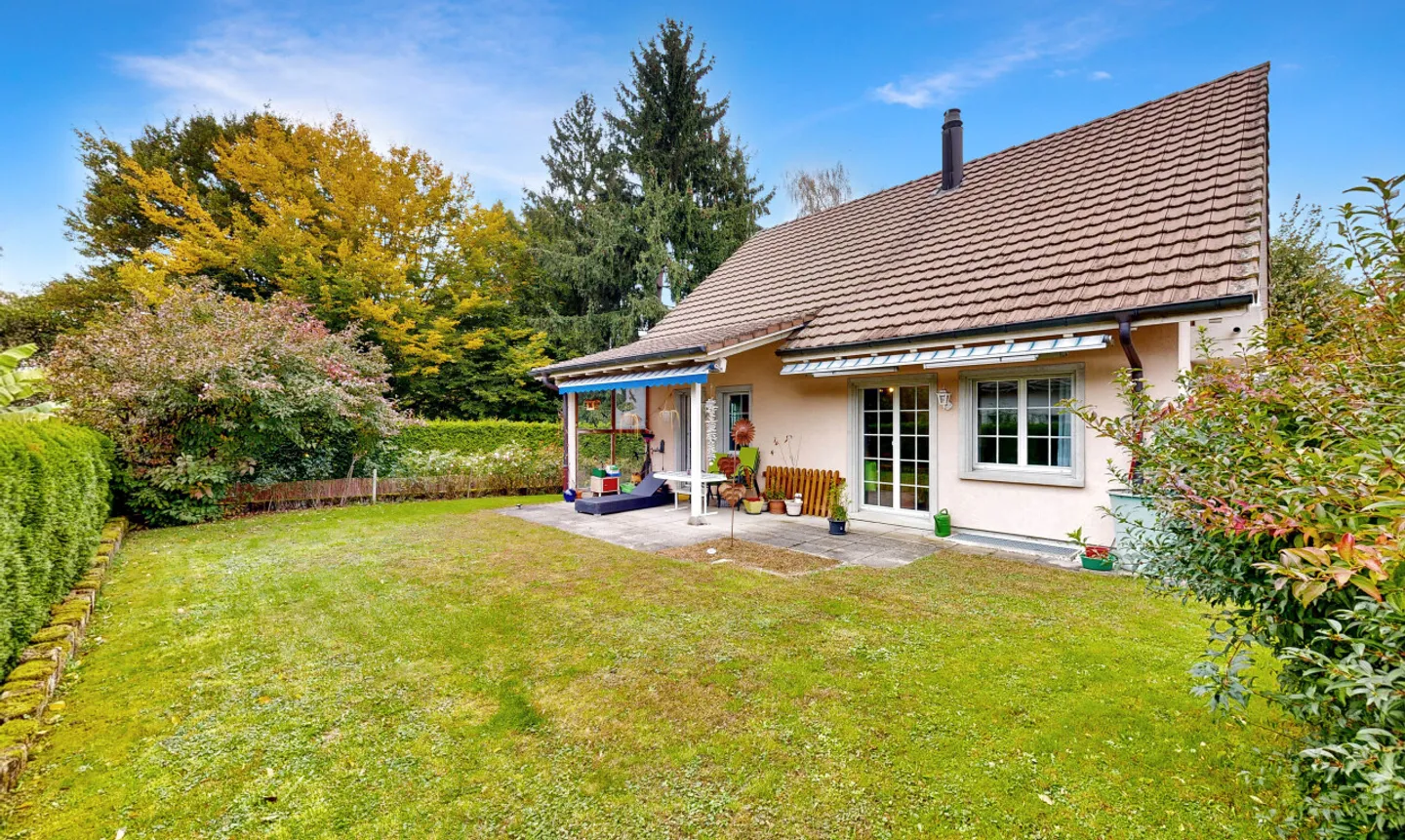 Freistehendes Einfamilienhaus - Foto 1 von 11