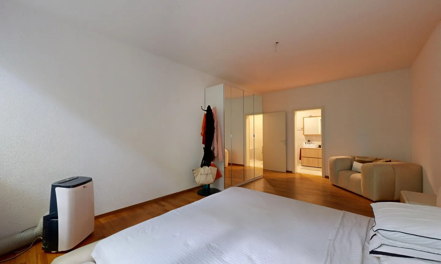 Bright family apartment in Lausanne - Photo 8 of 11