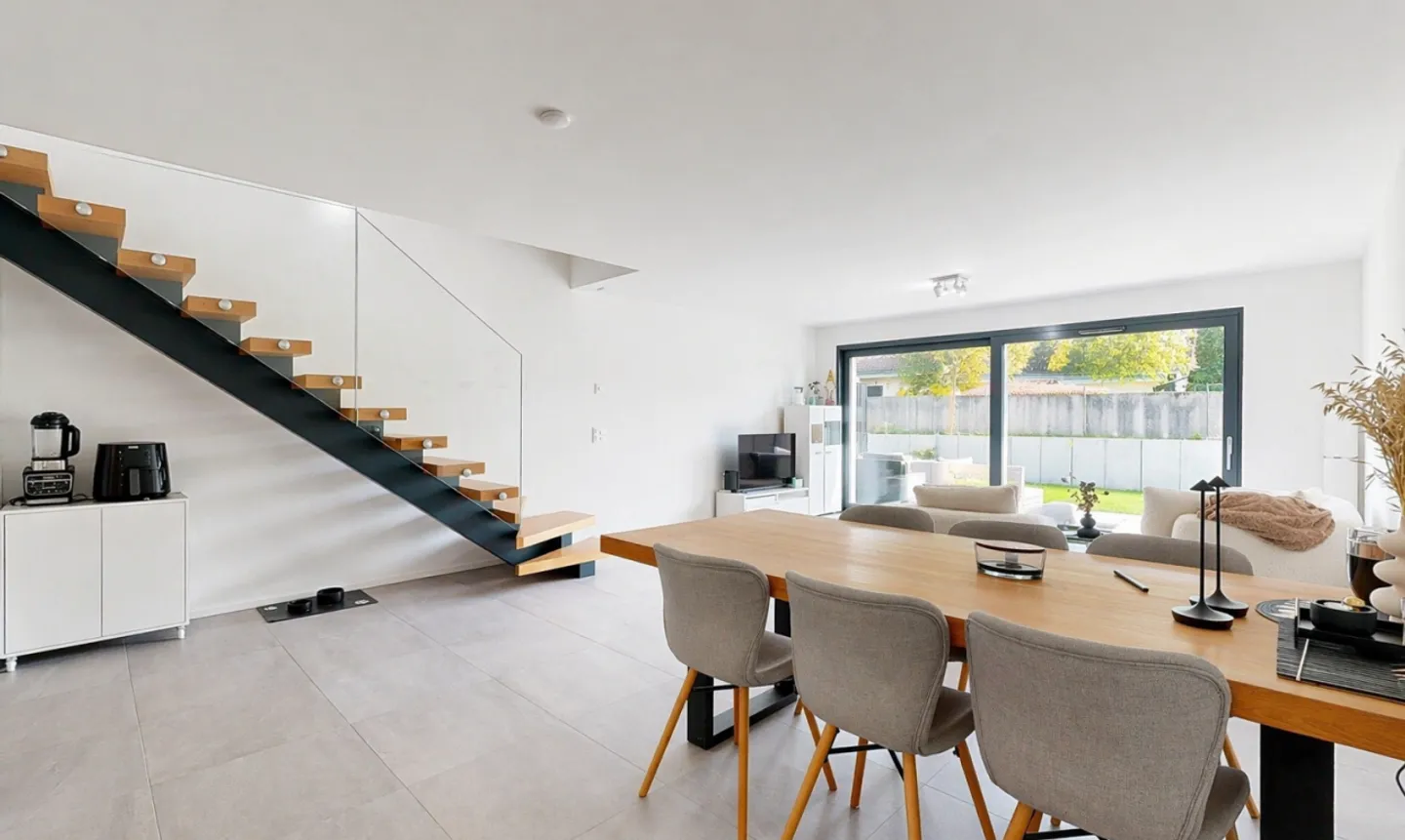 New and Bright Villa in Cormondrèche - Photo 3 of 11