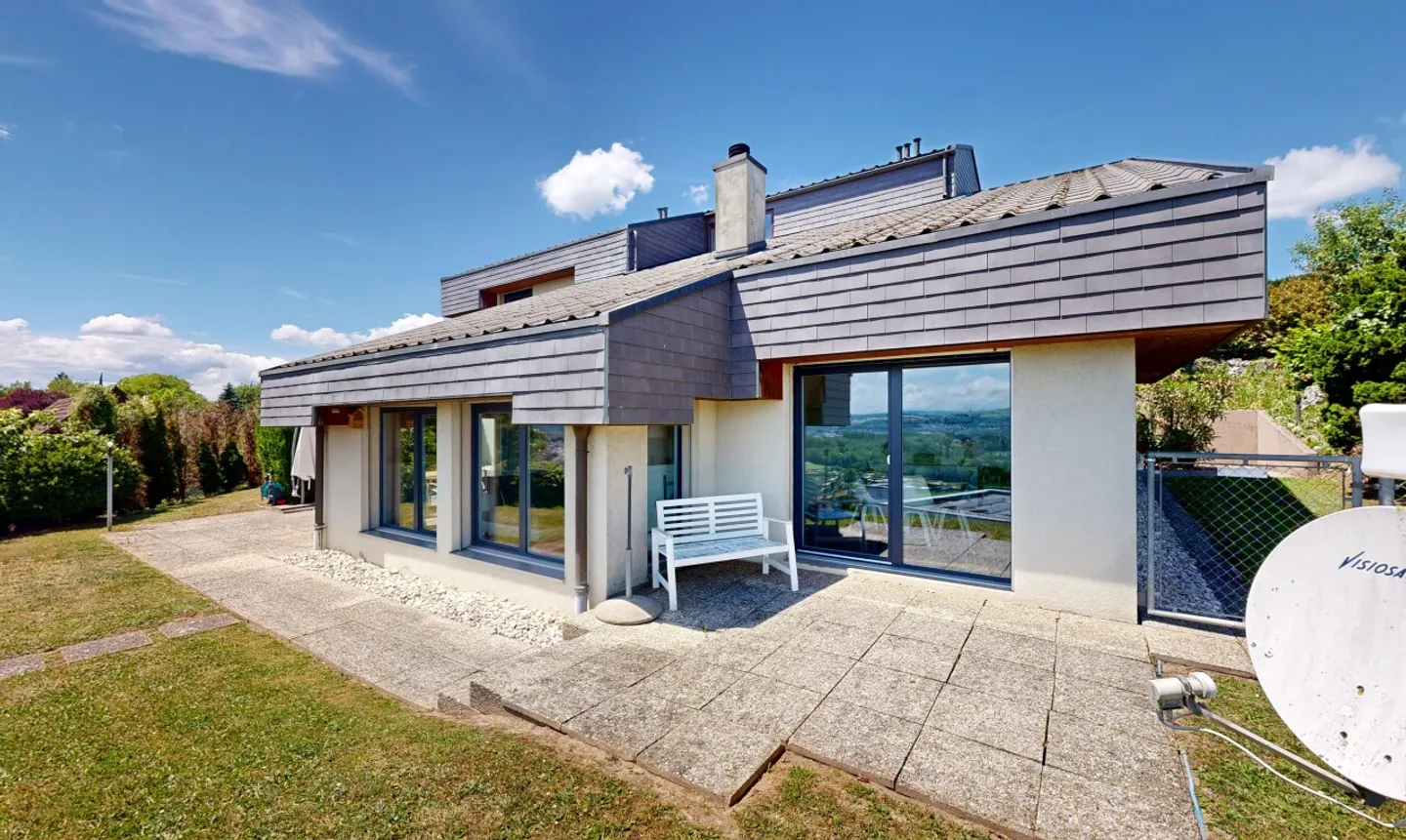 Magnifique villa individuelle avec vue panoramique sur le lac - Photo 1 of 13