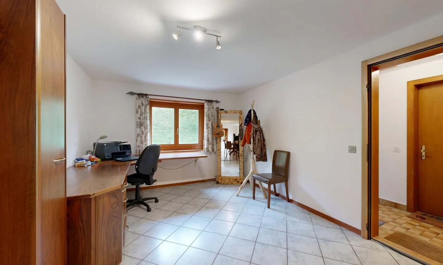 Exclusive: beautiful apartment in a renovated historic chalet - Photo 8 of 11