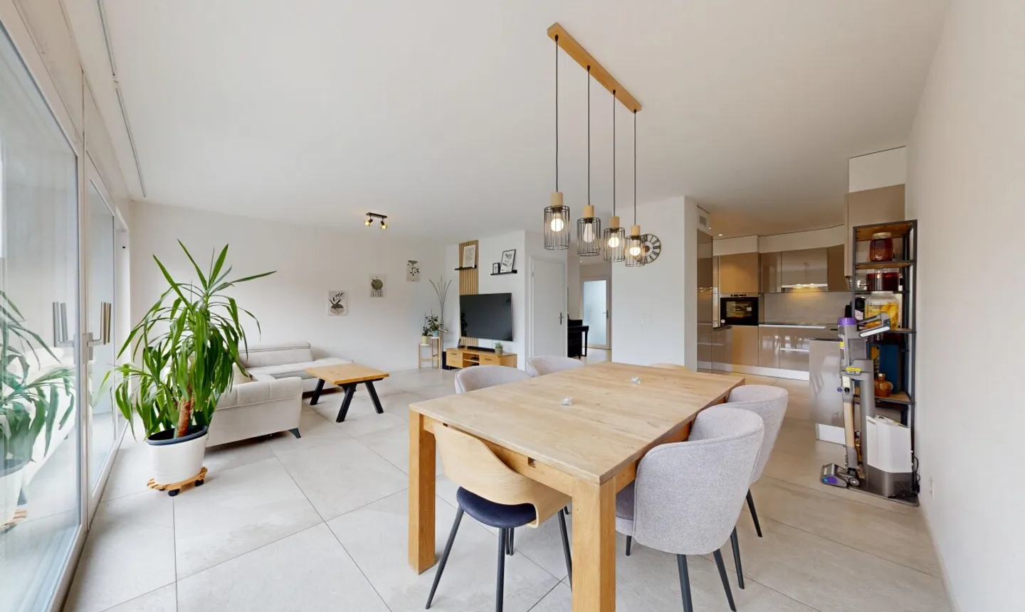 Moderne Villa in Broc - Foto 4 von 13