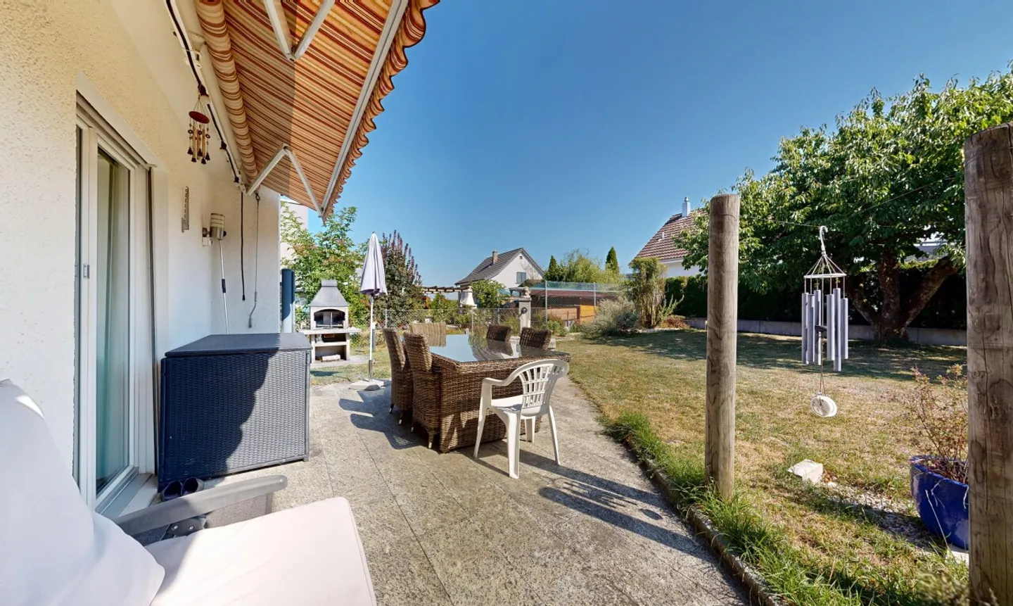 Freistehendes Einfamilienhaus auf grosszügigem Grundstück in Rümlang - Foto 3 di 11