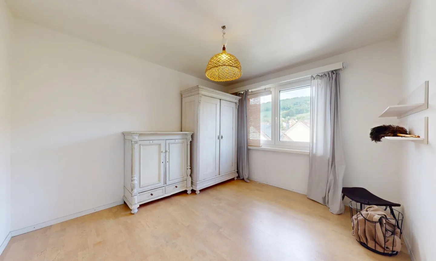 Spacious 6.5 Room Apartment on its Own Entire Floor! - Photo 8 of 11