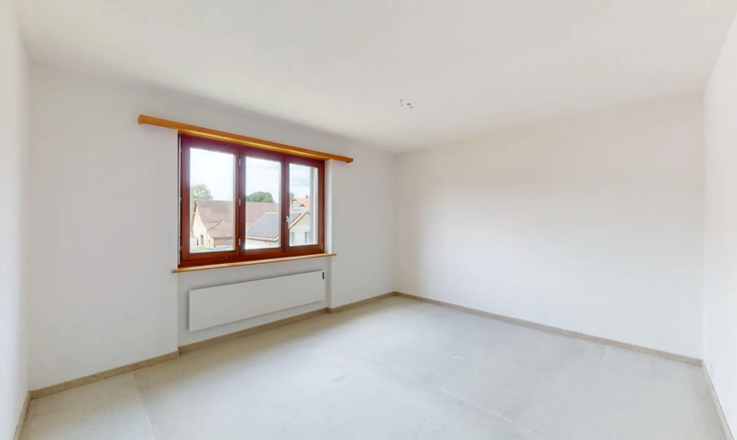 Luminoso appartamento di 4,5 locali con vista, camino e due posti auto - Foto 4 di 11